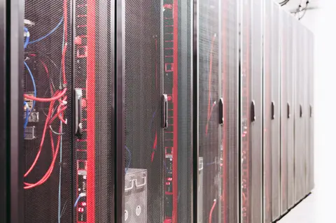 Racks de servidores en centro de datos